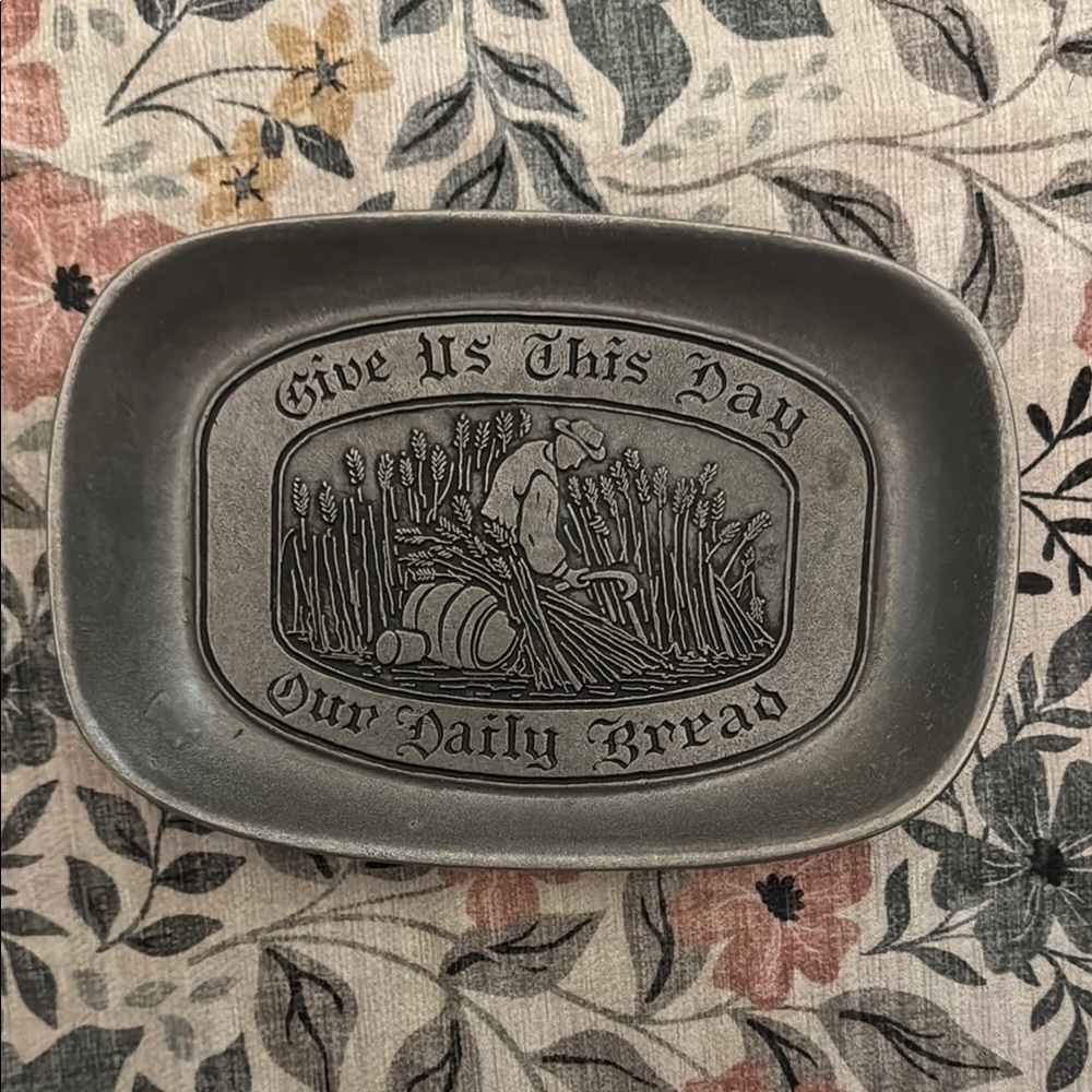 Vintage-Style Pewter Bread Tray — Gray